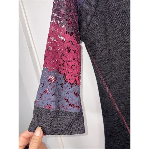 Miss Me Women's Mix Match Quartersleeve Top, Burgundy/Multi, Med - Picture 3 of 14